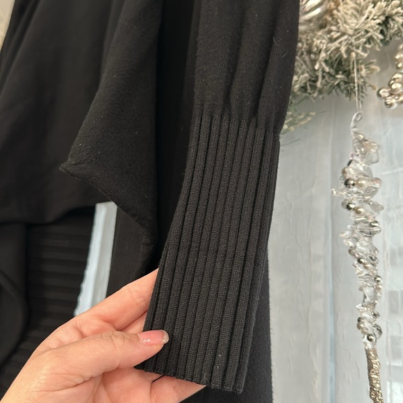 Armani Collezioni sweater - Picture 6 of 12